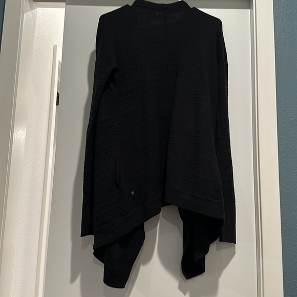 Lululemon Black Wrap - Picture 2 of 4